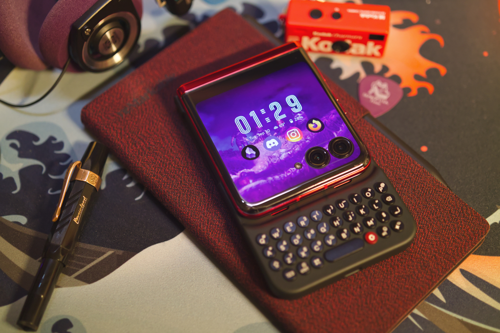 motorola razr50s＋ ClicksKeyboard forrazr Clicks Keyboard for Razr Review: A Bygone Era Returned, Poorly