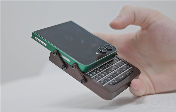 A Tech YouTuber Made a Cool Phone Because No One Else Will - Leaf&Core